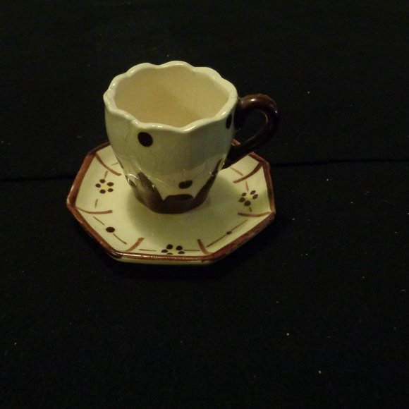 VINTAGE FAIRYCORE SM POTTERY TEACUP & SAUCER BROWN CREAM - Picture 1 of 8
